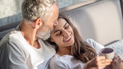 خمسيني يريد الزواج من مطلقة ثلاثينية.. والتعليقات تهاجمه