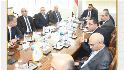 وزير الإسكان يعقد اجتماعاً لبحث ملف تشغيل مشروع حدائق تلال الفسطاط