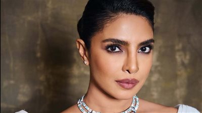 بريانكا شوبرا تتألق بالأبيض الساحر فى أحدث ظهور لها