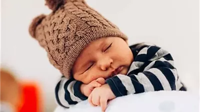 علامات تبين أن رضيعك يشعر بالبرد.. لا تغفليها