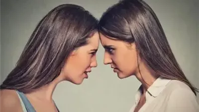 الغيرة بين السلايف نار تحرق البيوت.. فما هي اسبابها؟