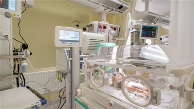 مشكلة ..سلفتي عملت سبوع وبنتي لسه في المستشفى، والتعليقات 