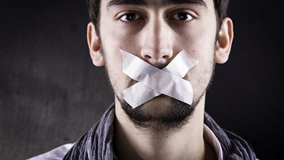 كيف تكون تصرفات الرجل الذي يحب في صمت؟