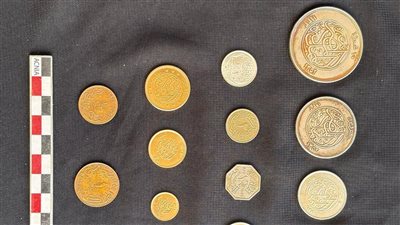  اكتشاف كبسولة رصاصية نادرة تحتوي مجموعة عملات تاريخية في حي وسط الإسكندرية