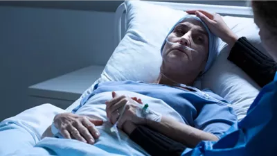 أخي مريض بالسرطان وأهلي ينهارون.. كيف أتصرف؟