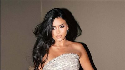 أسماء جلال تتألق بفستان عالمي في افتتاح مهرجان الجونة السينمائي