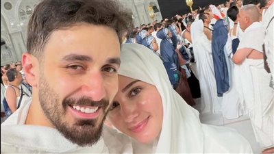 شيرين بيوتي وزوجها أسامة مروة يؤديان العمرة.. وحجاب البلوجر يخطف الأنظار 