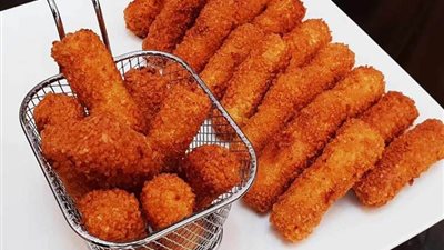 لإفطار سهل ولذيذ.. طريقة عمل أصابع البطاطس المقرمشة بالجبنة