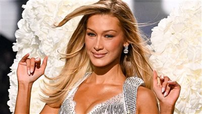 بيلا حديد تعيد وهج عرض “فيكتوريا سيكريت” وتطلق موضة جديدة لعام 2026