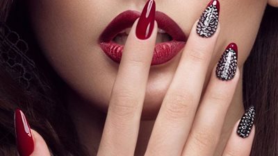 بخطوات منزلية بسيطة.. احصلي على طلاء أظافر يدوم طويلاً دون تقشّر