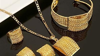 سيدة: حماتي سرقت ذهب سلفتي واتهمتني فيه.. ماذا أفعل؟