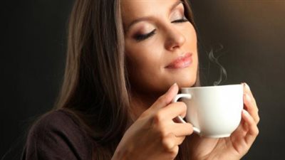 خير أم شر.. تفسير حلم شرب القهوة في المنام للعزباء والمتزوجة 