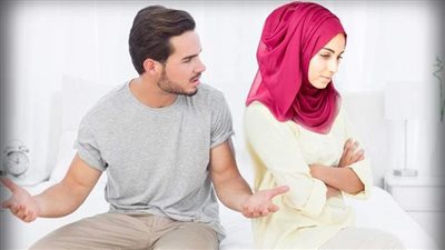 هل يجوز للزوجة أن تمنع نفسها عن زوجها لأنه لا يصلي؟.. أمين الفتوى يُجيب