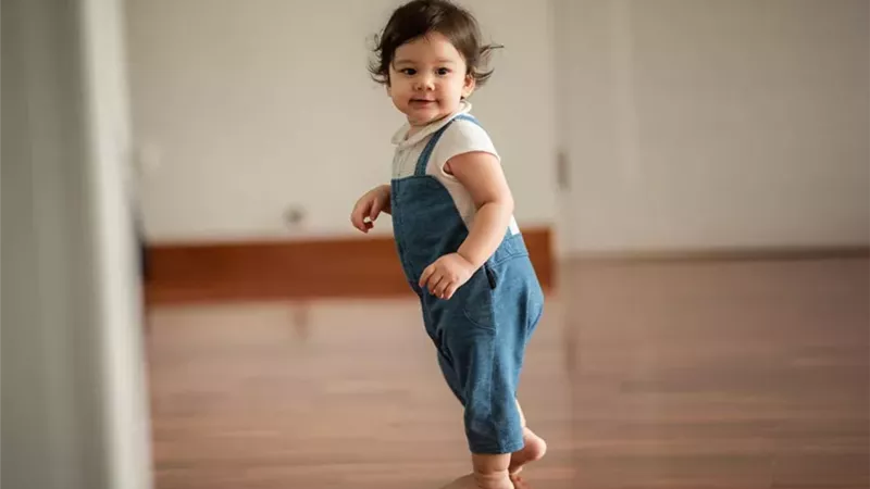 المشي حافيًا