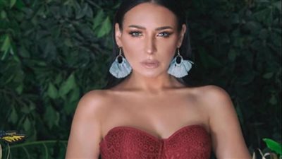 ساندي تكشف عمرها الحقيقي وتوضح تفاصيل عمليتها الجراحية وتعاونها مع مينا مسعود