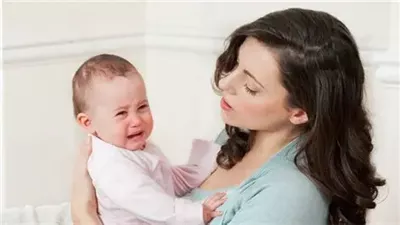 ما هي أسباب وجع الصدر وقلق الأم عند بكاء طفلها الرضيع؟