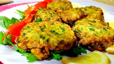 صحي  ولذيذ .. طريقة عمل عجة البيض بالخضار والموزاريلا