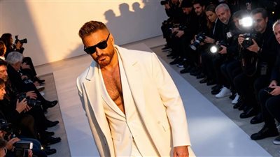 تامر حسني يفوز بجائز الرجل الأيقوني خلال عرض الأزياء العالمي Fashion Factor