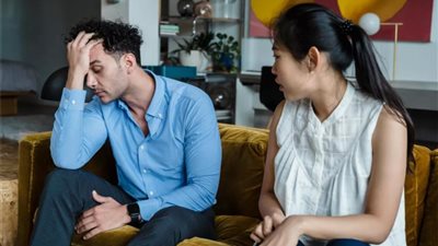 علامات تخبرك بفشل علاقتك مع خطيبك
