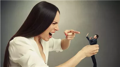 سيدة: سخرت من شكل زوجي أمام أصدقائه فطلقني.. فهل أستحق ما حدث؟