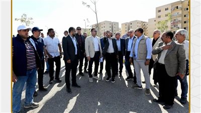 وزير الإسكان يتفقد مشروع 