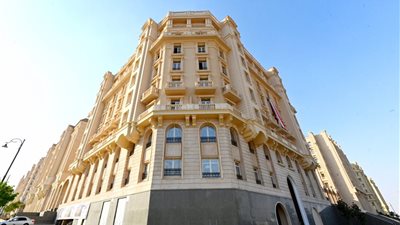 وزير الإسكان يتفقد سير العمل في الحى السكني الخامس 