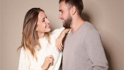 العزلة الزوجية.. لماذا يبتعد البعض عن أصدقائهم بعد الزواج؟