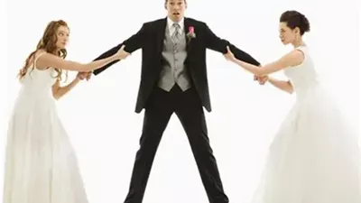 أجبرت زوجي أن يُطلق زوجته الثانية، فتغير معي ماذا أفعل؟