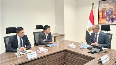  نائب وزيرالإسكان يبحث أوجه التعاون مع شركة صينية في مجال تحلية  المياه