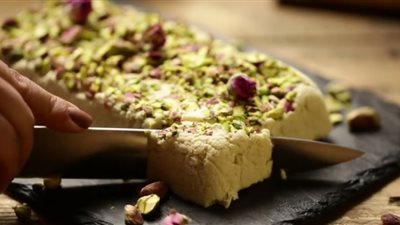 طريقة عمل الحلاوة الطحينية بمكونات بسيطة مثل الجاهزة 