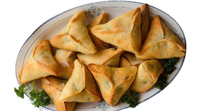 صحية ولذيذة  .. طريقة عمل السمبوسة المقلية بالسبانخ