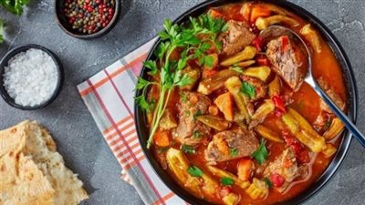 طريقة عمل طاجن البامية باللحمة الضاني بخطوات بسيطة 