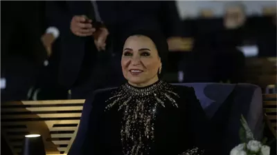 من صاحبة تصميم إطلالة السيدة انتصار السيسي في افتتاح المتحف المصري الكبير؟