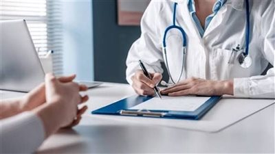 ما ضوابط ذهاب المرأة للطبيب؟.. أمينة الفتوى تحسم الجدل 