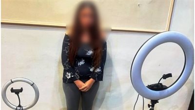ضبط صانعة محتوى بالإسكندرية لنشرها فيديوهات خادشة للحياء