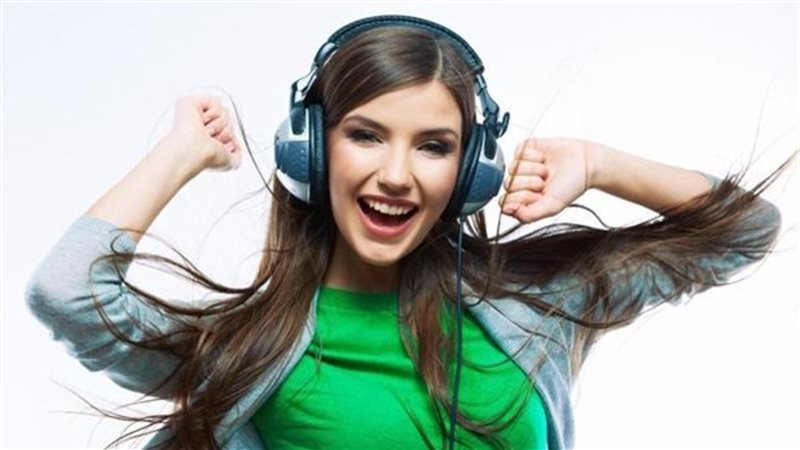 تفسير حلم سماع الأغاني في المنام