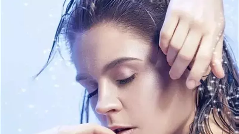 الشعر المبلل 