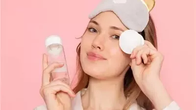 بعد يوم مُتعب 6 خطوات لروتين بشرتك الليلي للحصول على وجه مشرق 