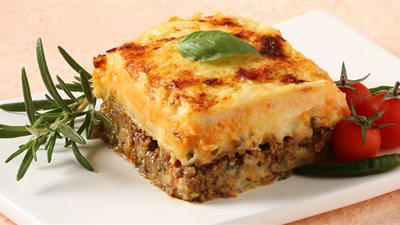 طريقة عمل البطاطس بالبشاميل واللحمة المفرومة بخطوات سهلة وسريعة