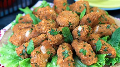 شهية وإقتصادية .. طريقة عمل كفتة العدس بخطوات سهلة في مطبخك 