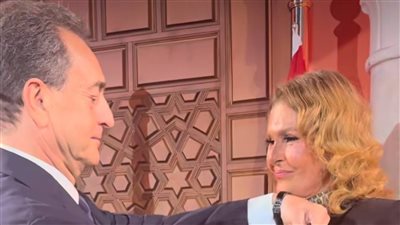 وسام “جوقة الشرف الفرنسي” يُكرّم مسيرة يسرا الفنية والإنسانية