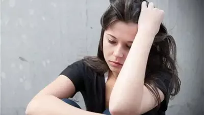 فتاة تسأل ..أحب رجل متزوج ويرفض تطليق زوجته لظروفه المادية ماذا أفعل؟  التعليقات صادمة 