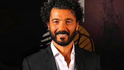  خالد النبوي يتوّج بجائزة «فاتن حمامة للتميز» في مهرجان القاهرة السينمائي