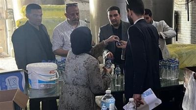  ضبط محطة غير مرخصة لتعبئة المياه المعدنية تستخدم علامات تجارية شهيرة (صور)