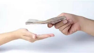 أهل زوجي وأصدقائه يستغلونه ماديًا.. كيف أتصرف؟ 