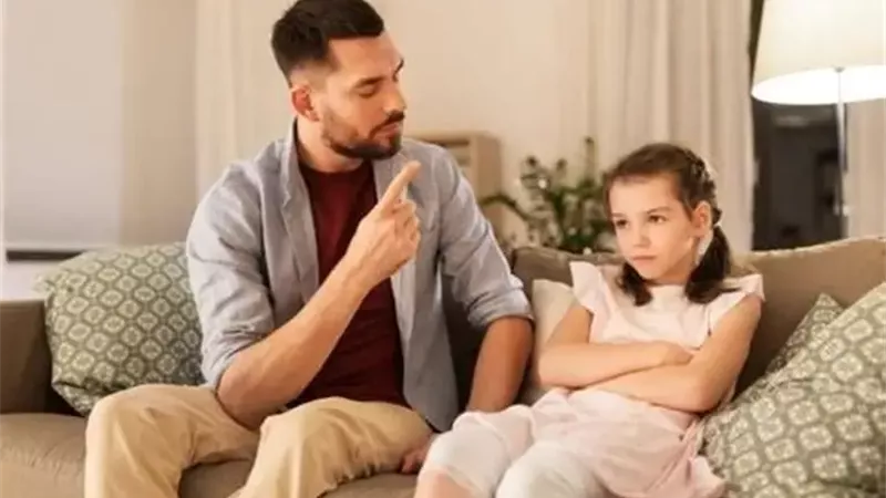 الفجوة بين البنت وأبيها 