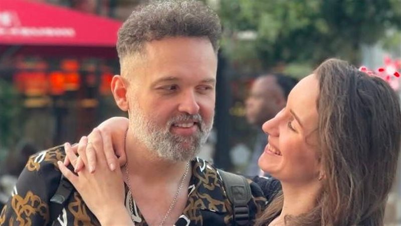 محمد محمود عبد العزيز مع زوجته 