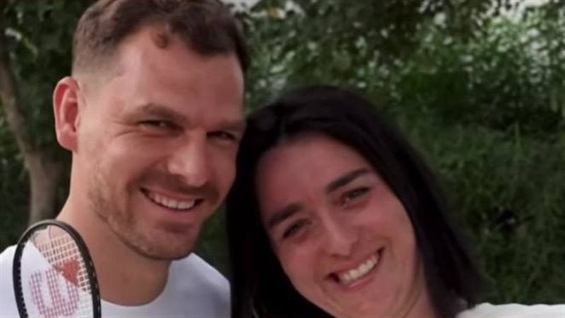 أنس جابر مع زوجها