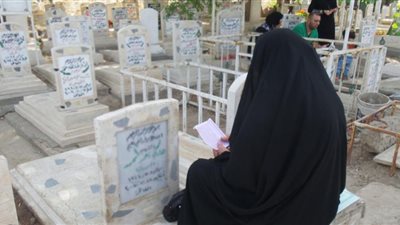  هل يجوز زيارة المرأة للمقابر؟ .. « الإفتاء تُجيب »