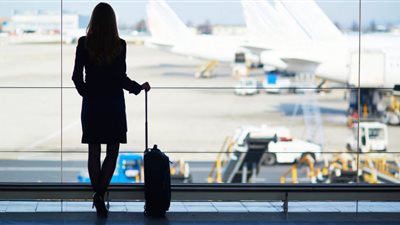  ما حكم سفر المرأة بدون محرم إذا أمنت الطريق؟  « الإفتاء تُجيب »